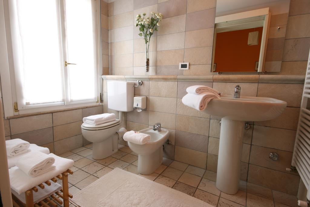 Corte Posta B&B - Parcheggio E Bagno In Camera Mantova Eksteriør bilde